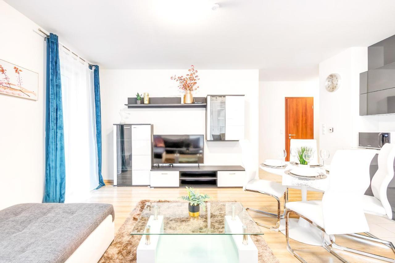 Modern Apartment With Free Garage And Balcony In The Downtown Budapest Kültér fotó