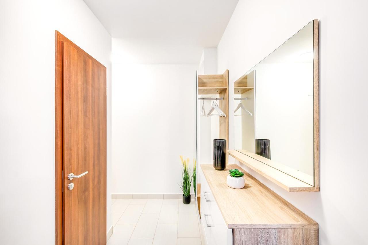 Modern Apartment With Free Garage And Balcony In The Downtown Budapest Kültér fotó