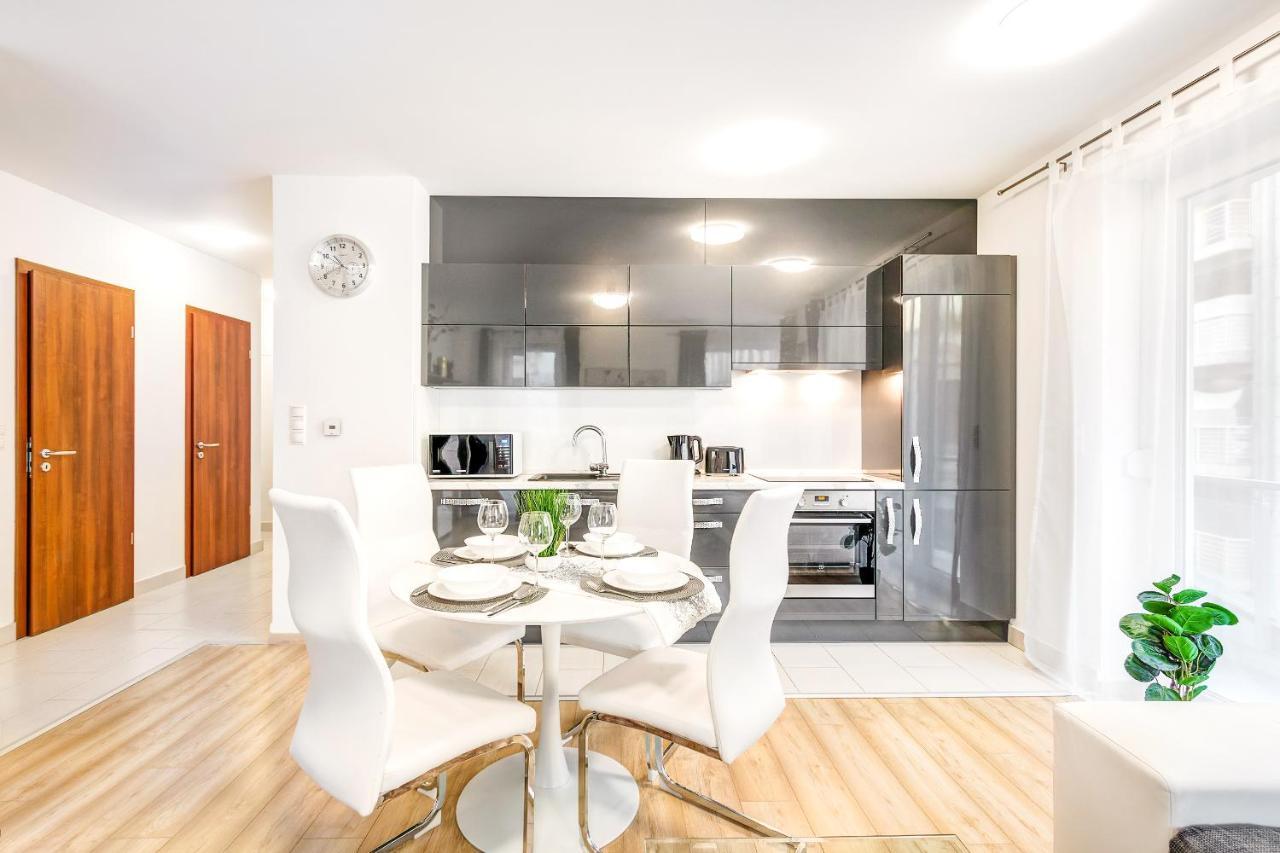 Modern Apartment With Free Garage And Balcony In The Downtown Budapest Kültér fotó