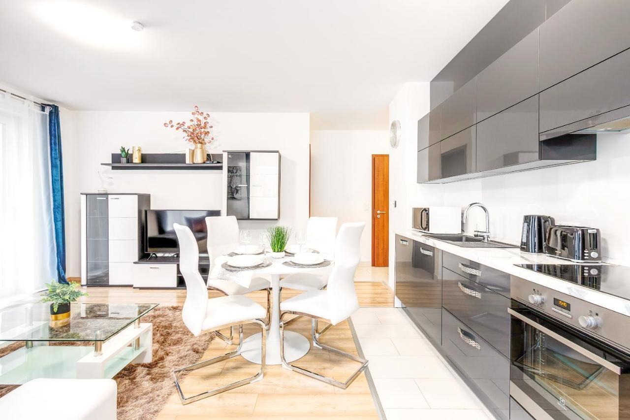 Modern Apartment With Free Garage And Balcony In The Downtown Budapest Kültér fotó