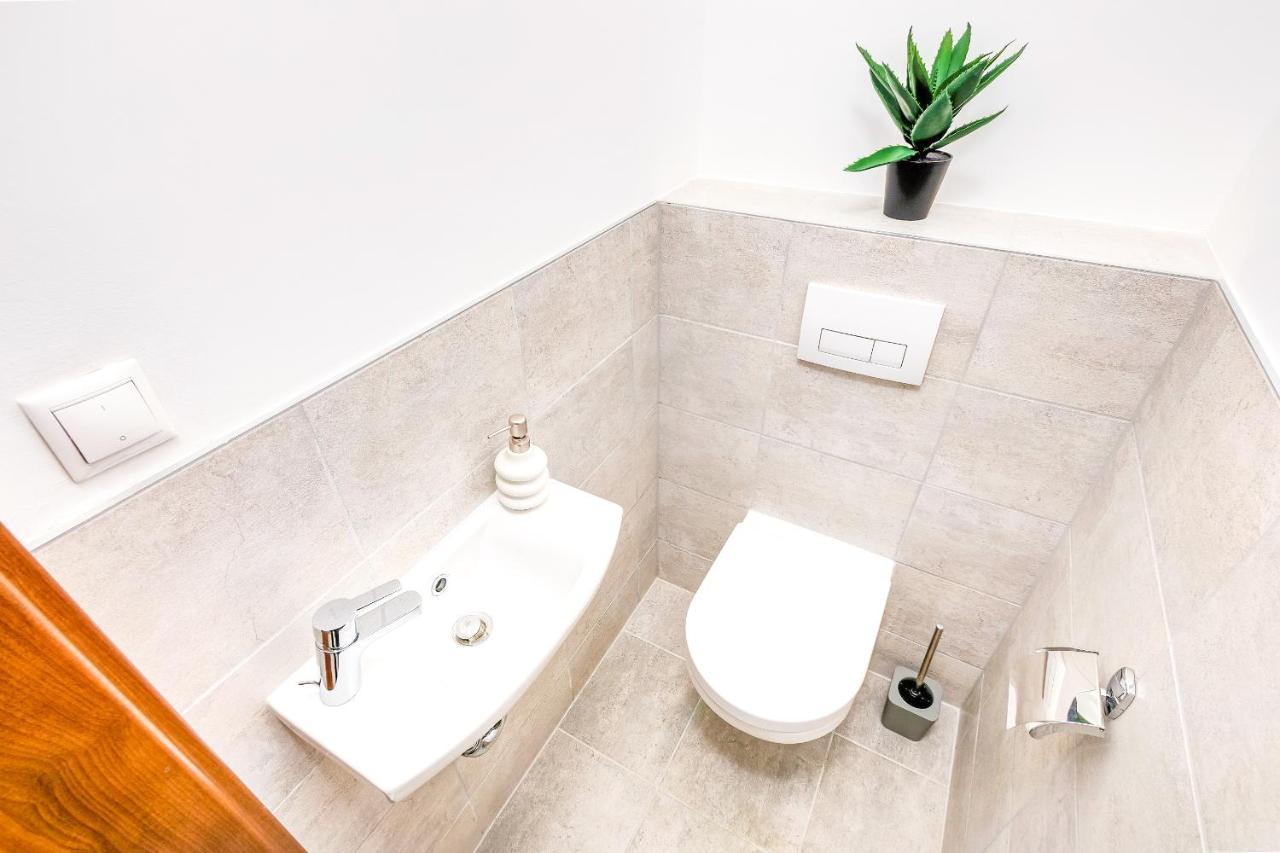 Modern Apartment With Free Garage And Balcony In The Downtown Budapest Kültér fotó