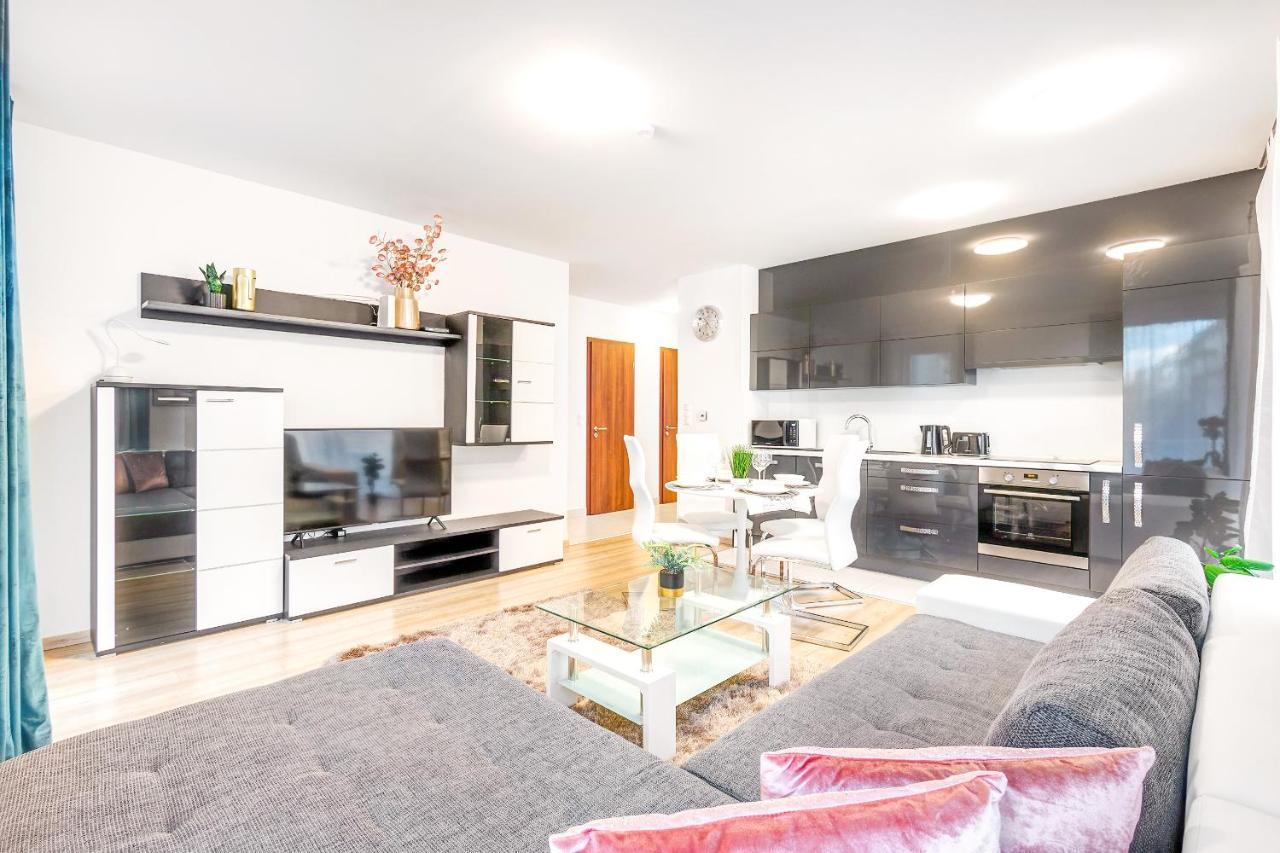 Modern Apartment With Free Garage And Balcony In The Downtown Budapest Kültér fotó